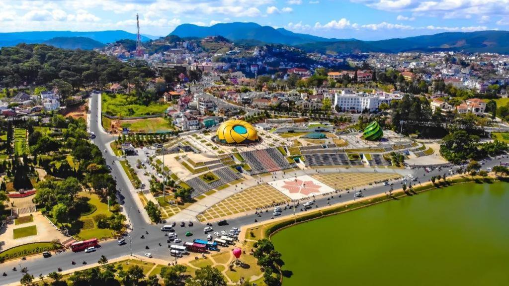 Dalat Old Market Town Exterior photo